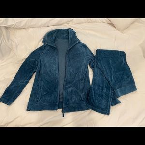 Teal velour pants & jacket.  No tags but is approx size Medium.